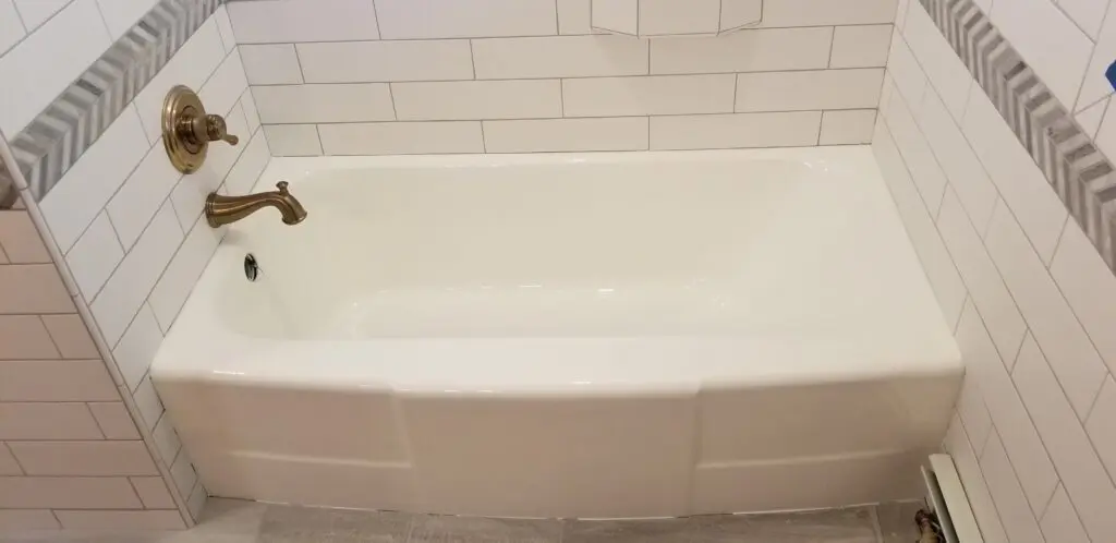 A white bathtub