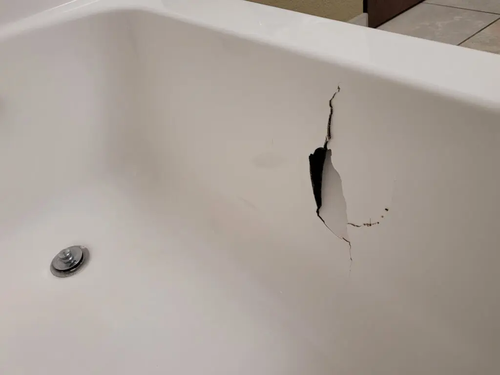 Bathtub crack